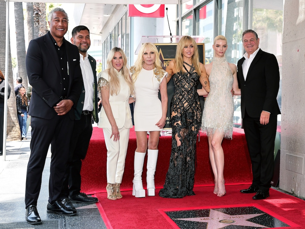 Photo: Miley Cyrus receives star on Hollywood Walk of Fame
