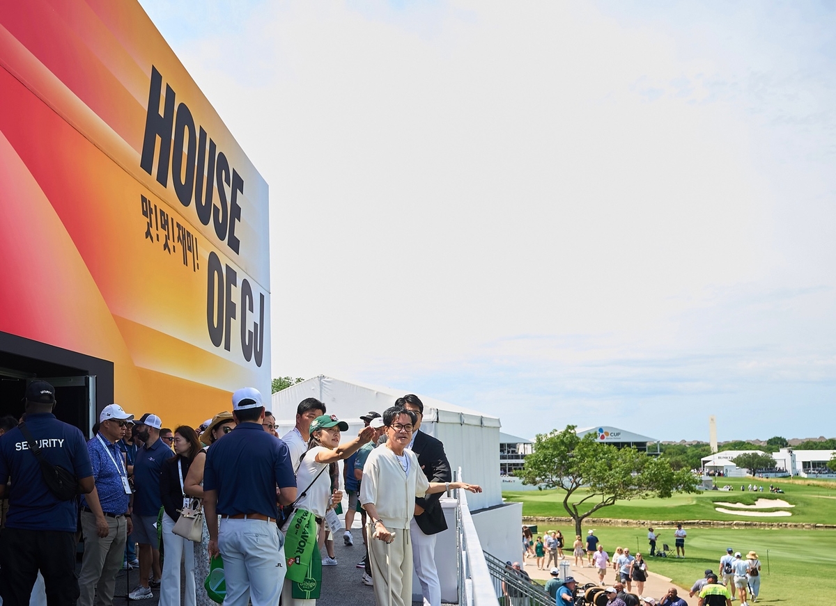 CJ Group Chairman Lee Jae-hyun watches the players' games after their away trip "CJ's house," K-Lifestyle Experience Pavilion "CJ Cup Byron Nelson" May 23rd in McKinney, Texas. Photo provided by: CJ - Seoul Economic Daily Financial news from Korea