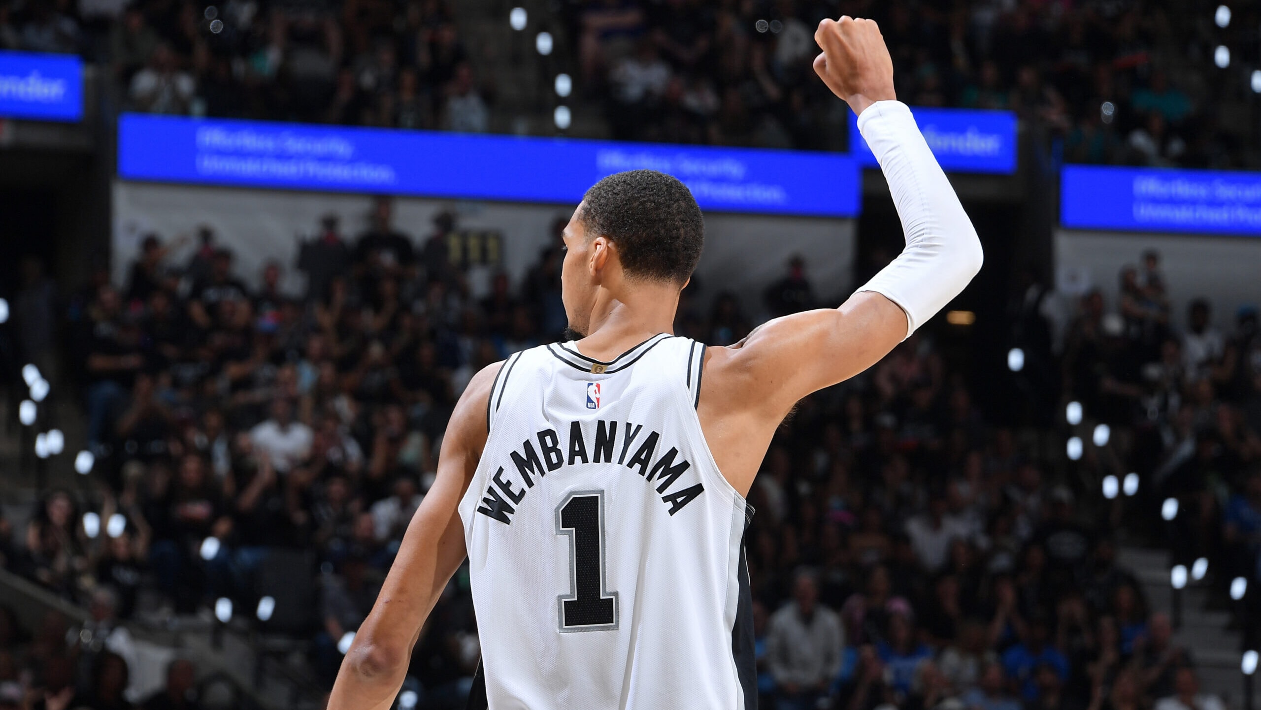 Spurs defeat Thunder, tie series 2 wins, 2 losses